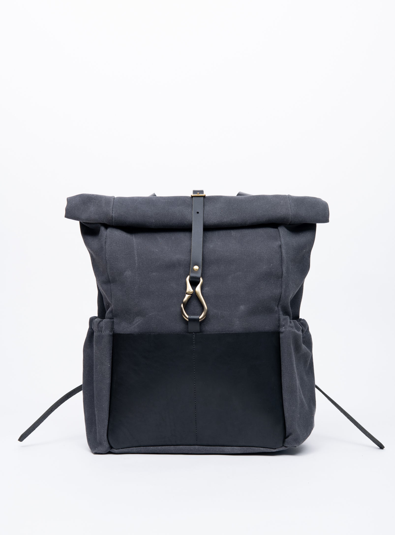 Veinage De Lorimier black leather and waxed canvas roll top backpack, handmade in Montreal Canada