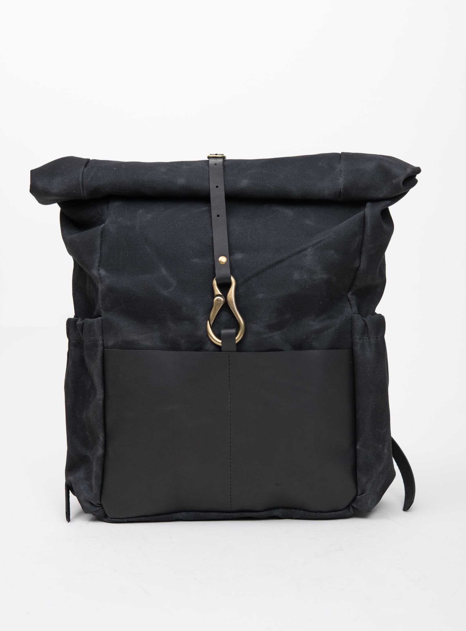Veinage De Lorimier black leather and waxed canvas roll top backpack, handmade in Montreal Canada