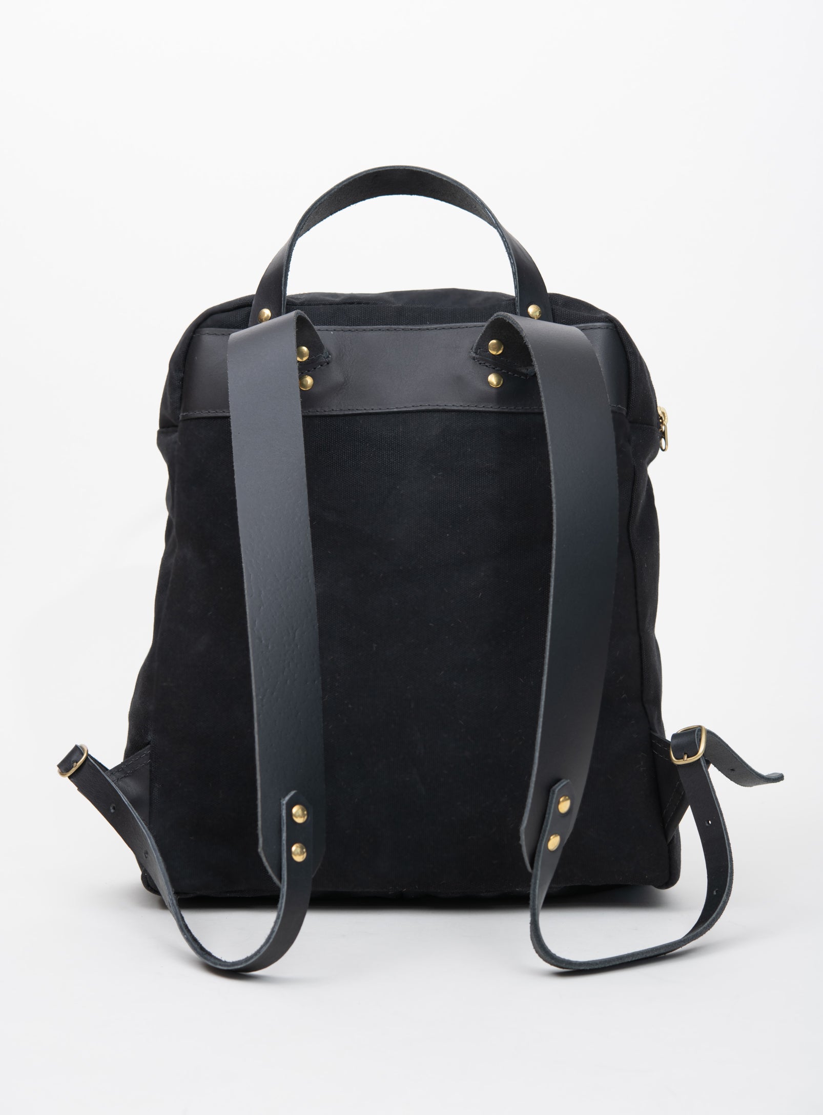 Veinage Gilford black leather and army green waxed canvas backpack, handmade in Montreal Canada