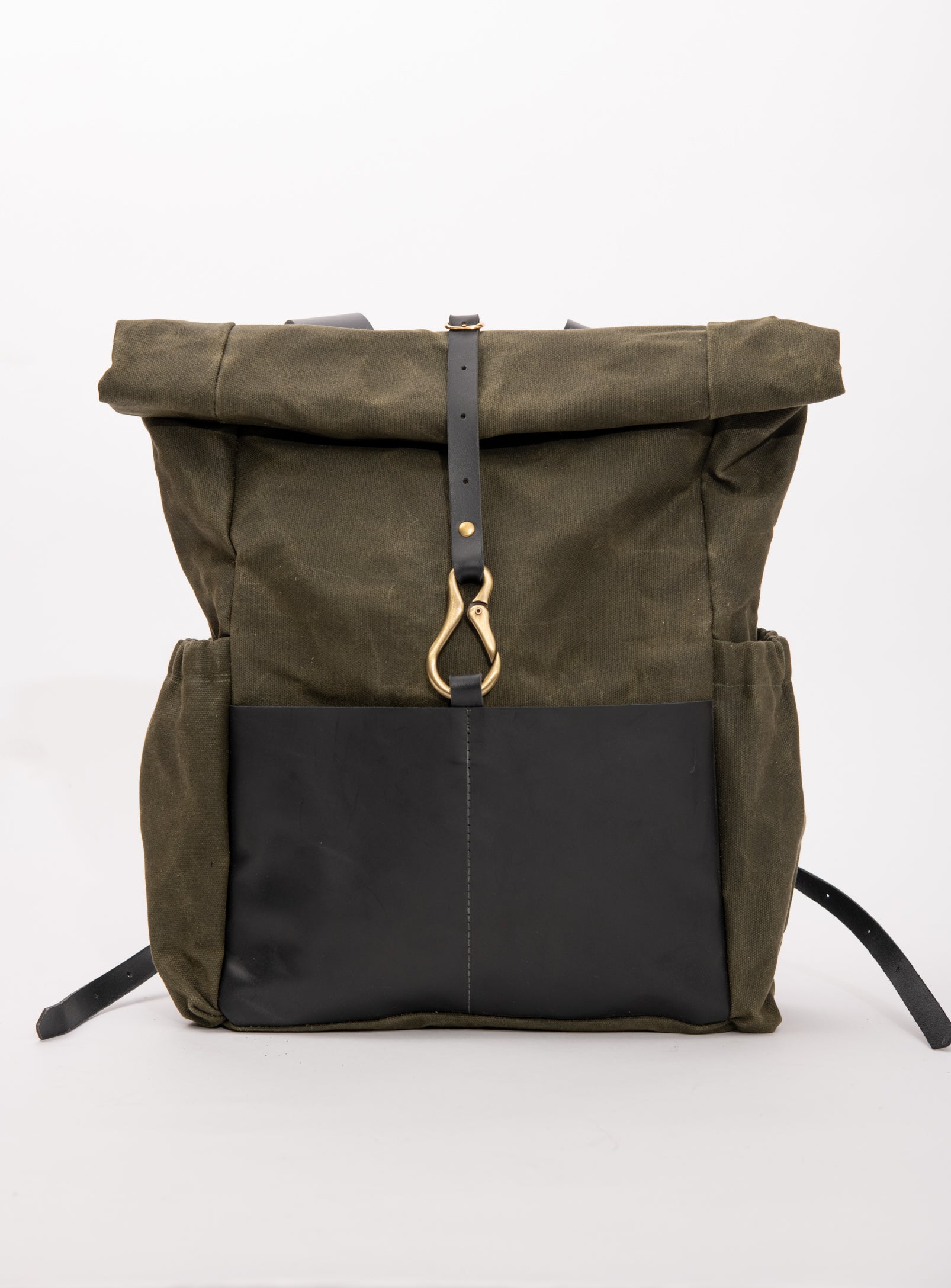 Veinage De Lorimier black leather and waxed canvas roll top backpack, handmade in Montreal Canada